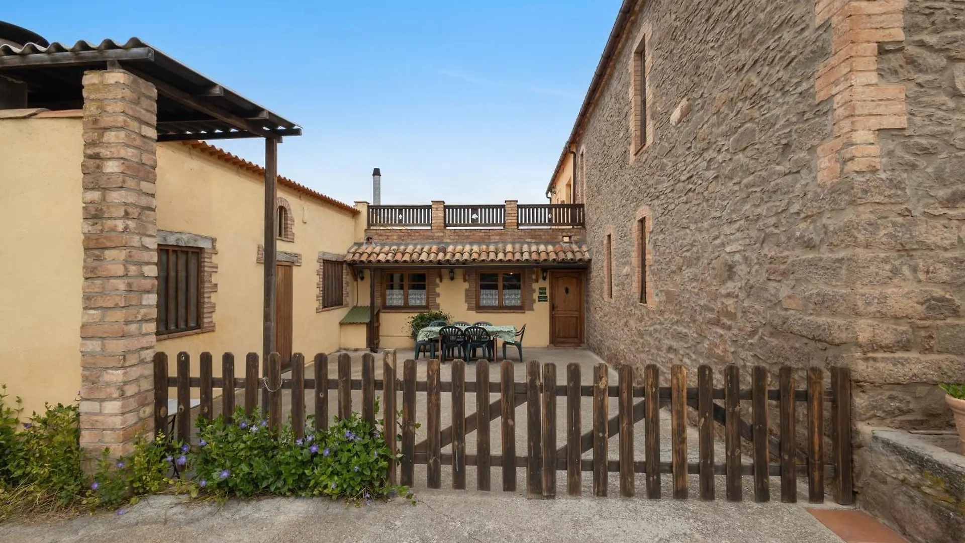 Cal Panxeta Guest House Balsareny